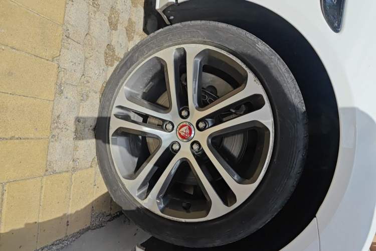 Used Jaguar XEL 2021 2.0T 250 PS R-DYNAMIC S Advanced Sport Edition Right Front Wheel Hub