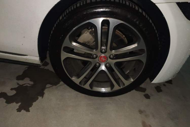 Used Jaguar XEL 2021 2.0T 250 PS R-DYNAMIC S Advanced Sport Edition Right Front Wheel Hub