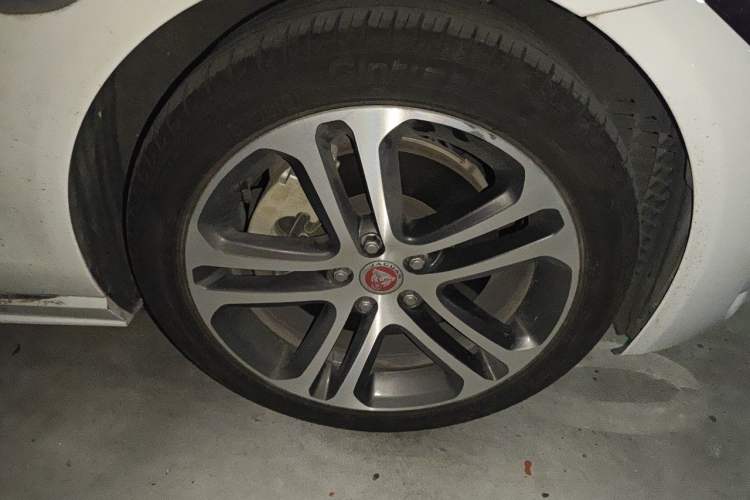 Used Jaguar XEL 2021 2.0T 250 PS R-DYNAMIC S Advanced Sport Edition Right Front Wheel Hub