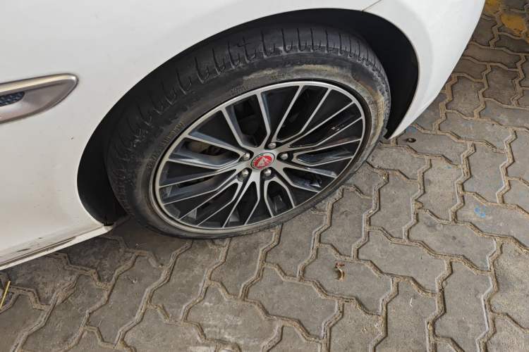 Used Jaguar XEL 2021 2.0T 250 PS S Progressive Elegance Edition Right Front Wheel Hub