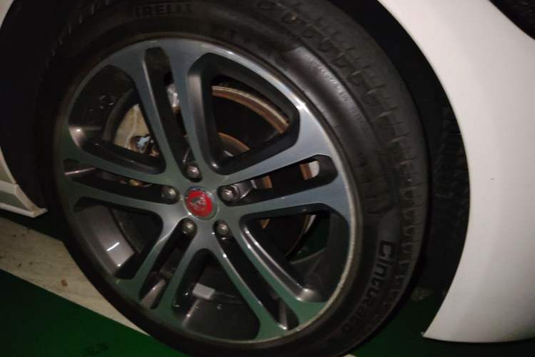Used Jaguar XEL 2021 2.0T 250 PS R-DYNAMIC S Advanced Sport Edition Right Front Wheel Hub