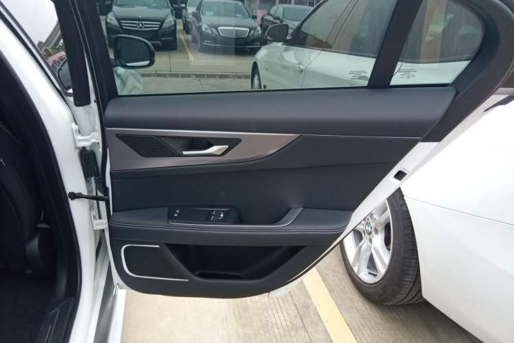 Used Jaguar XEL 2021 2.0T 250 PS R-DYNAMIC S Advanced Sport Edition Right Rear Door Interior