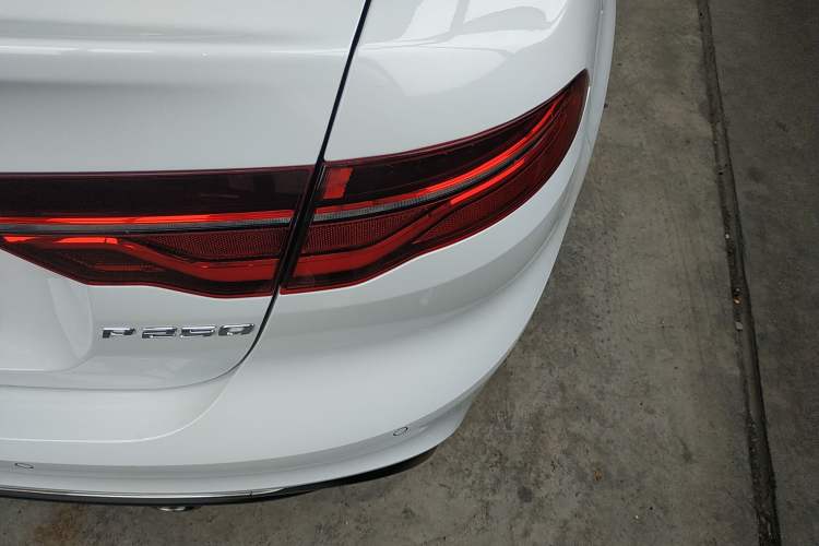 Used Jaguar XEL 2021 2.0T 250 PS S Progressive Elegance Edition Right Rear Taillight
