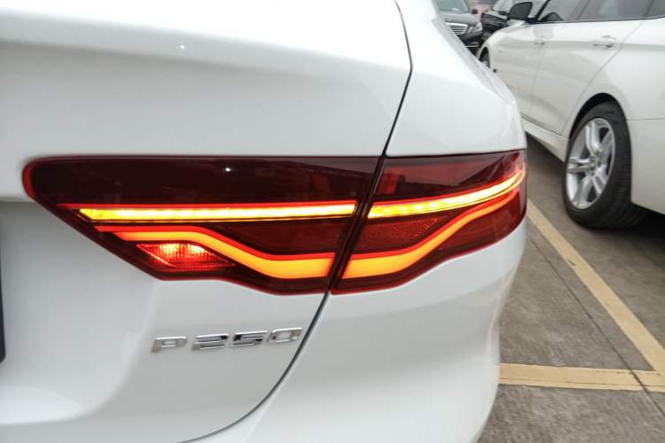 Used Jaguar XEL 2021 2.0T 250 PS R-DYNAMIC S Advanced Sport Edition Right Rear Taillight
