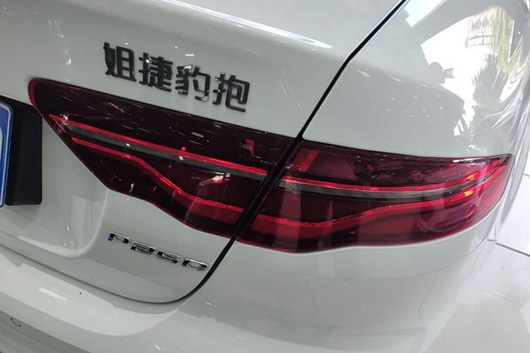 Used Jaguar XEL 2021 2.0T 250 PS R-DYNAMIC S Advanced Sport Edition Right Rear Taillight