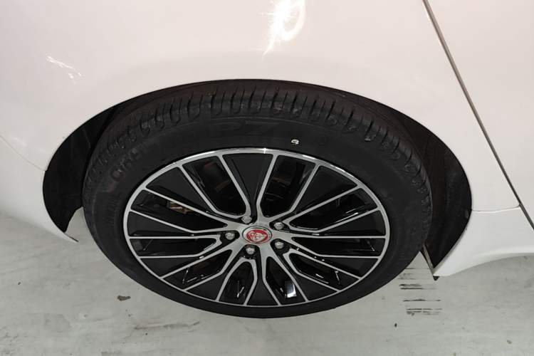 Used Jaguar XEL 2021 2.0T 250 PS S Progressive Elegance Edition Right Rear Wheel Hub