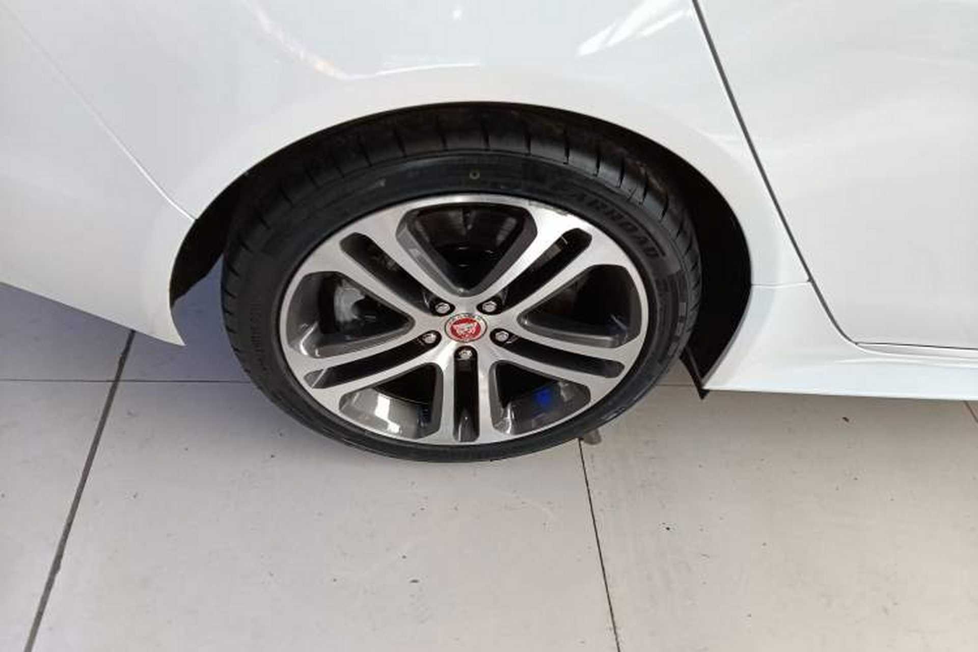 Used Jaguar XEL 2021 2.0T 250 PS R-DYNAMIC S Advanced Sport Edition Right Rear Wheel Hub