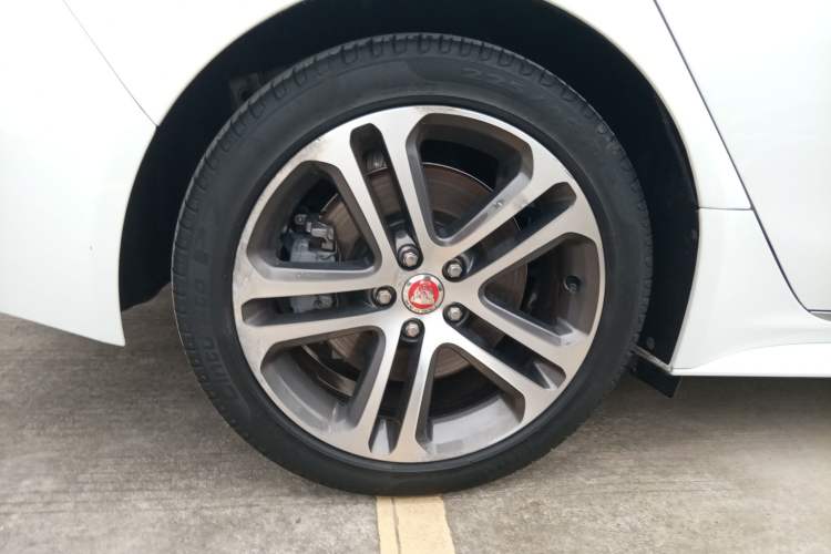 Used Jaguar XEL 2021 2.0T 250 PS R-DYNAMIC S Advanced Sport Edition Right Rear Wheel Hub