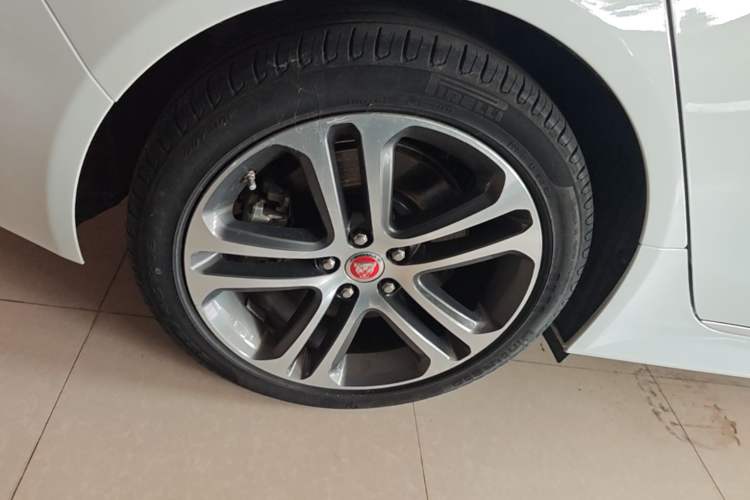 Used Jaguar XEL 2021 2.0T 250 PS R-DYNAMIC S Advanced Sport Edition Right Rear Wheel Hub