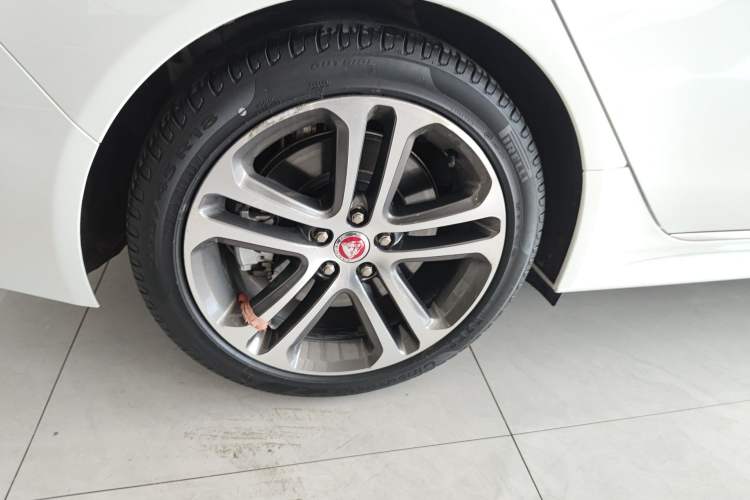 Used Jaguar XEL 2021 2.0T 250 PS R-DYNAMIC S Advanced Sport Edition Right Rear Wheel Hub