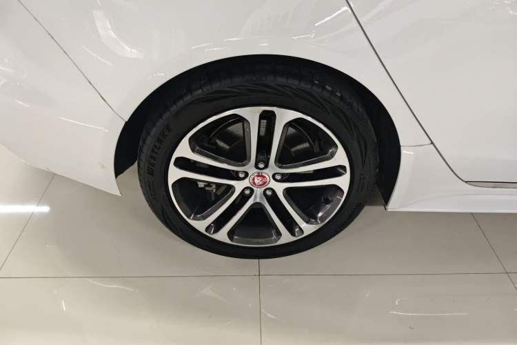 Used Jaguar XEL 2021 2.0T 250 PS R-DYNAMIC S Advanced Sport Edition Right Rear Wheel Hub