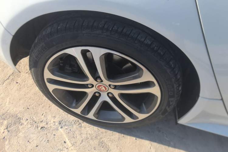 Used Jaguar XEL 2021 2.0T 250 PS R-DYNAMIC S Advanced Sport Edition Right Rear Wheel Hub