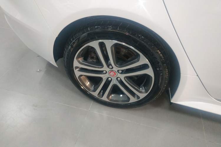 Used Jaguar XEL 2021 2.0T 250 PS R-DYNAMIC S Advanced Sport Edition Right Rear Wheel Hub