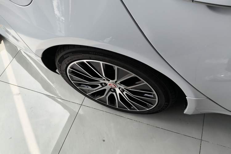Used Jaguar XEL 2021 2.0T 250 PS S Progressive Elegance Edition Right Rear Wheel Hub