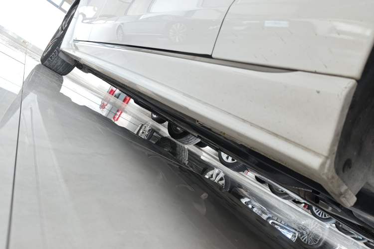 Used Jaguar XEL 2021 2.0T 250 PS R-DYNAMIC S Advanced Sport Edition Right Side Sill