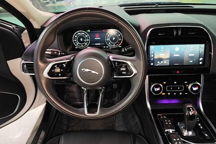 Used Jaguar XEL 2021 2.0T 250 PS S Progressive Elegance Edition Steering Wheel
