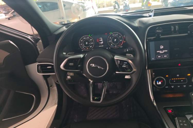 Used Jaguar XEL 2021 2.0T 250 PS R-DYNAMIC S Advanced Sport Edition Steering Wheel