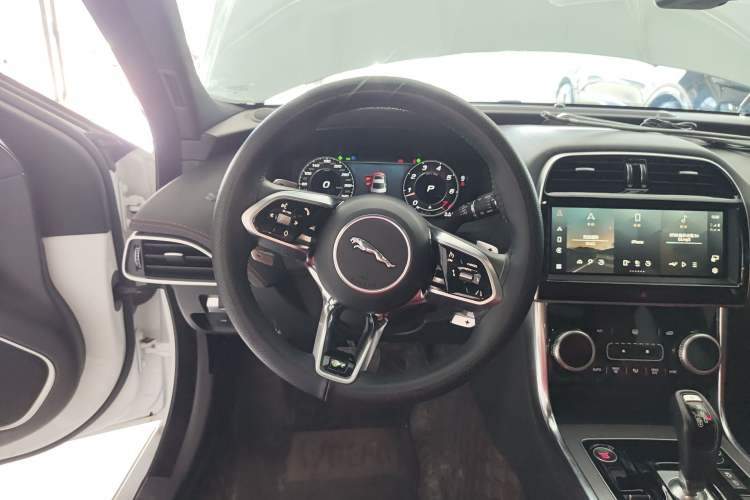 Used Jaguar XEL 2021 2.0T 250 PS R-DYNAMIC S Advanced Sport Edition Steering Wheel