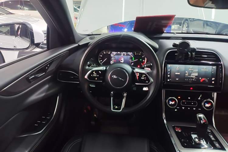 Used Jaguar XEL 2021 2.0T 200PS R-DYNAMIC Youth Sports Edition Steering Wheel