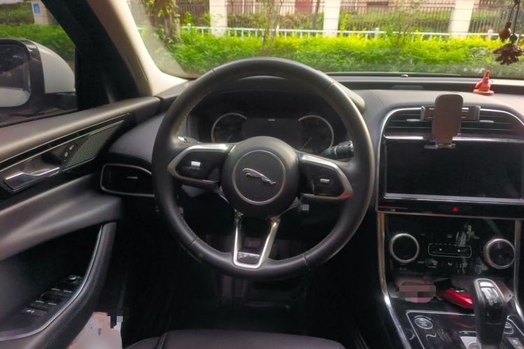 Used Jaguar XEL 2021 2.0T 250 PS S Progressive Elegance Edition Steering Wheel