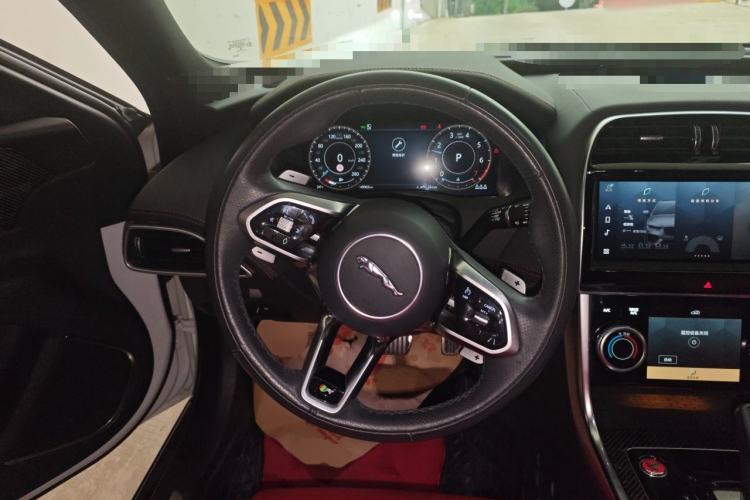 Used Jaguar XEL 2021 2.0T 250 PS Black Edition Sport Version Steering Wheel