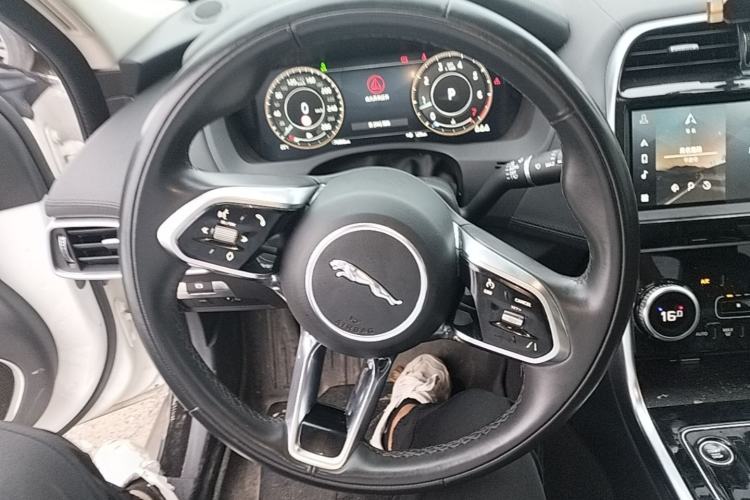 Used Jaguar XEL 2021 2.0T 250 PS S Progressive Elegance Edition Steering Wheel