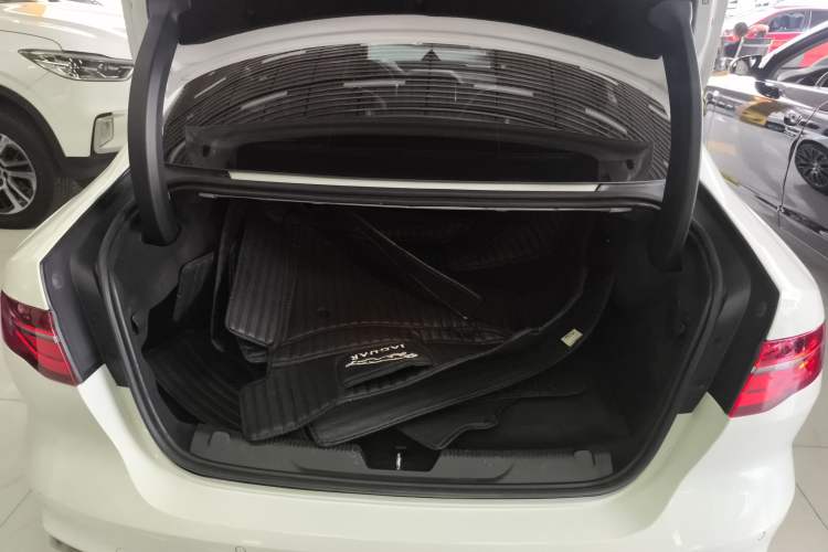 Used Jaguar XEL 2021 2.0T 250 PS S Progressive Elegance Edition Trunk