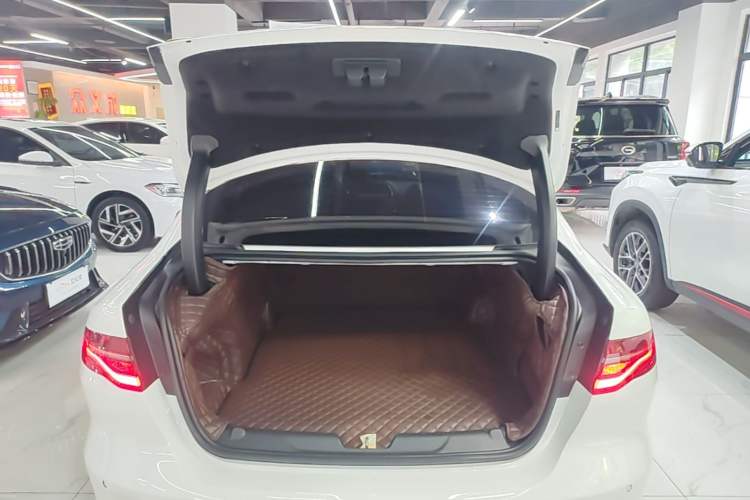 Used Jaguar XEL 2021 2.0T 200PS R-DYNAMIC Youth Sports Edition Trunk