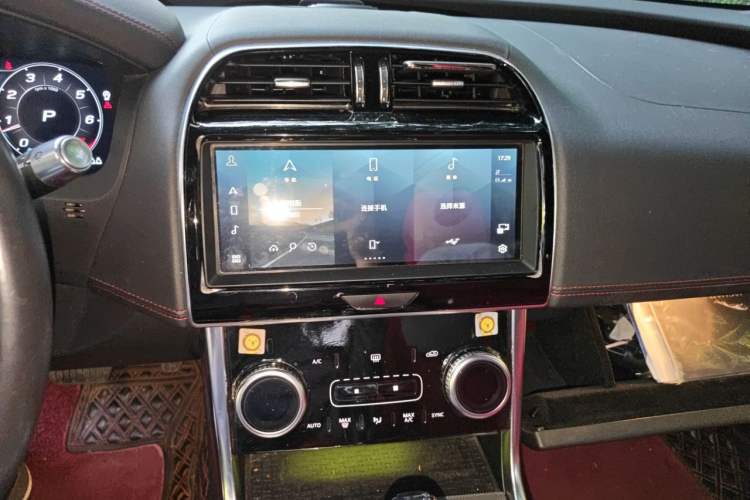 Used Jaguar XEL 2022 2.0T 250 PS R-DYNAMIC S Advanced Sport Edition Audio And AC Panel