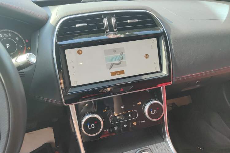 Used Jaguar XEL 2022 2.0T 250 PS R-DYNAMIC S Advanced Sport Edition Audio And AC Panel