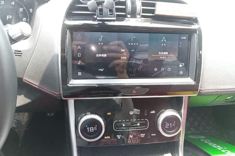 Used Jaguar XEL 2022 2.0T 250 PS R-DYNAMIC S Advanced Sport Edition Audio And AC Panel