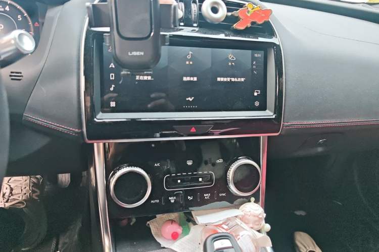 Used Jaguar XEL 2022 2.0T 250 PS R-DYNAMIC S Advanced Sport Edition Audio And AC Panel