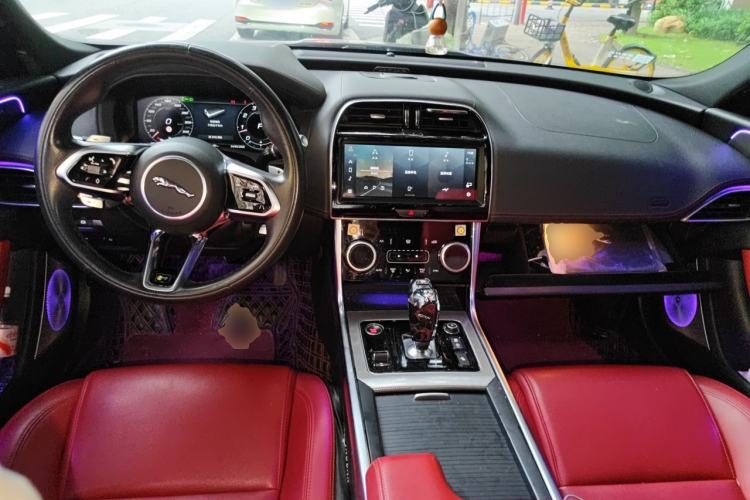 Used Jaguar XEL 2022 2.0T 250 PS R-DYNAMIC S Advanced Sport Edition Center Console