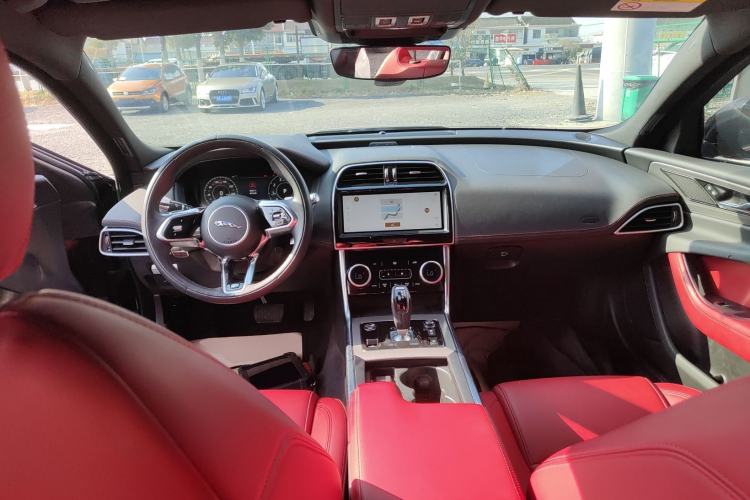 Used Jaguar XEL 2022 2.0T 250 PS R-DYNAMIC S Advanced Sport Edition Center Console