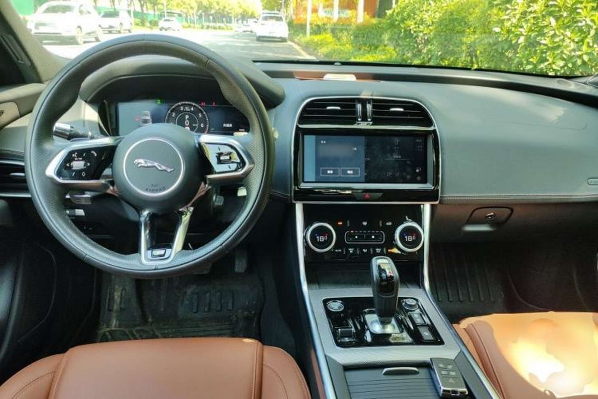 Used Jaguar XEL 2022 2.0T 250 PS R-DYNAMIC S Advanced Sport Edition Center Console