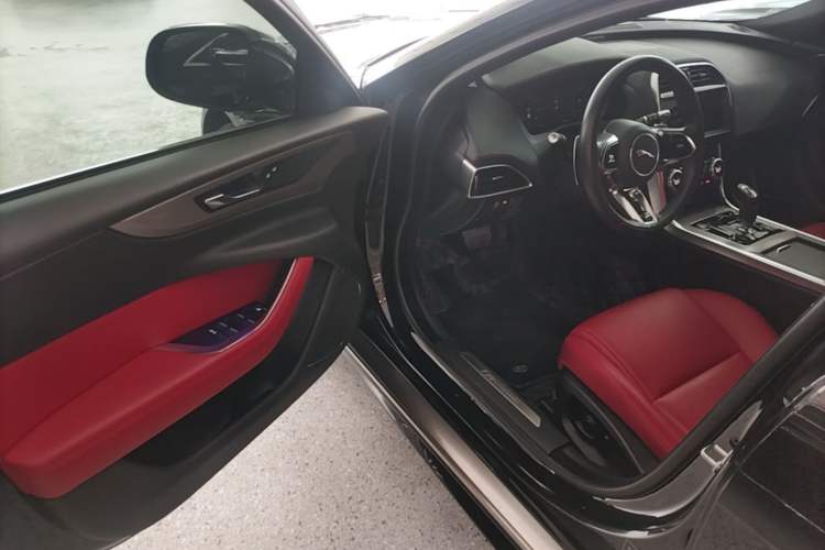 Used Jaguar XEL 2022 2.0T 250 PS R-DYNAMIC S Advanced Sport Edition Driver Seat