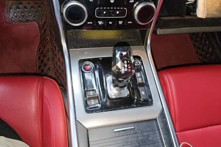 Used Jaguar XEL 2022 2.0T 250 PS R-DYNAMIC S Advanced Sport Edition Gear Lever