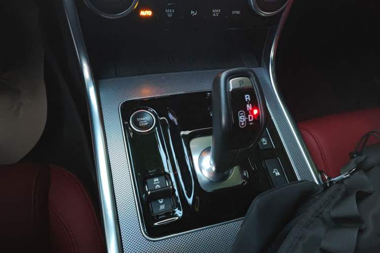 Used Jaguar XEL 2022 2.0T 250 PS R-DYNAMIC S Advanced Sport Edition Gear Lever