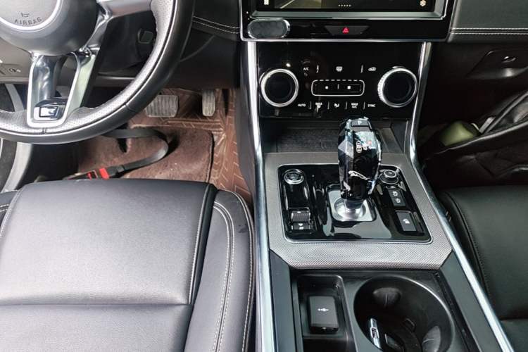 Used Jaguar XEL 2022 2.0T 250 PS R-DYNAMIC S Advanced Sport Edition Gear Lever