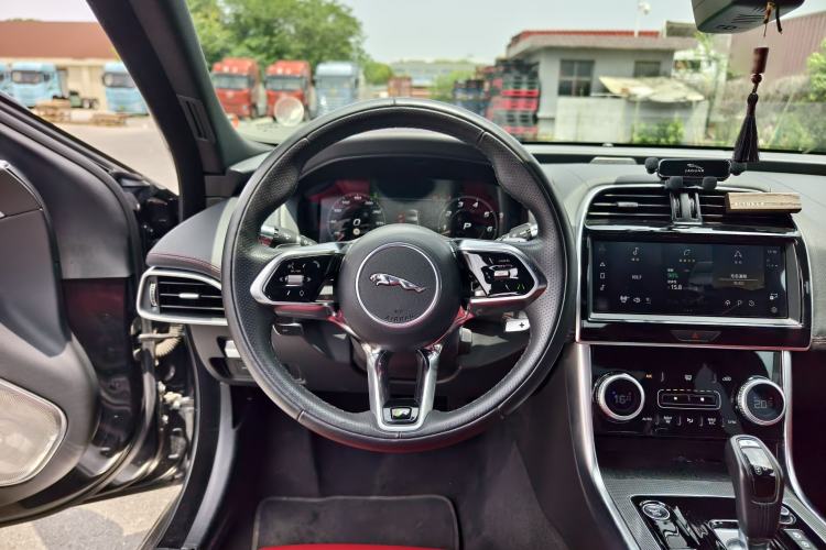 Used Jaguar XEL 2022 2.0T 250 PS R-DYNAMIC S Advanced Sport Edition Interior 5