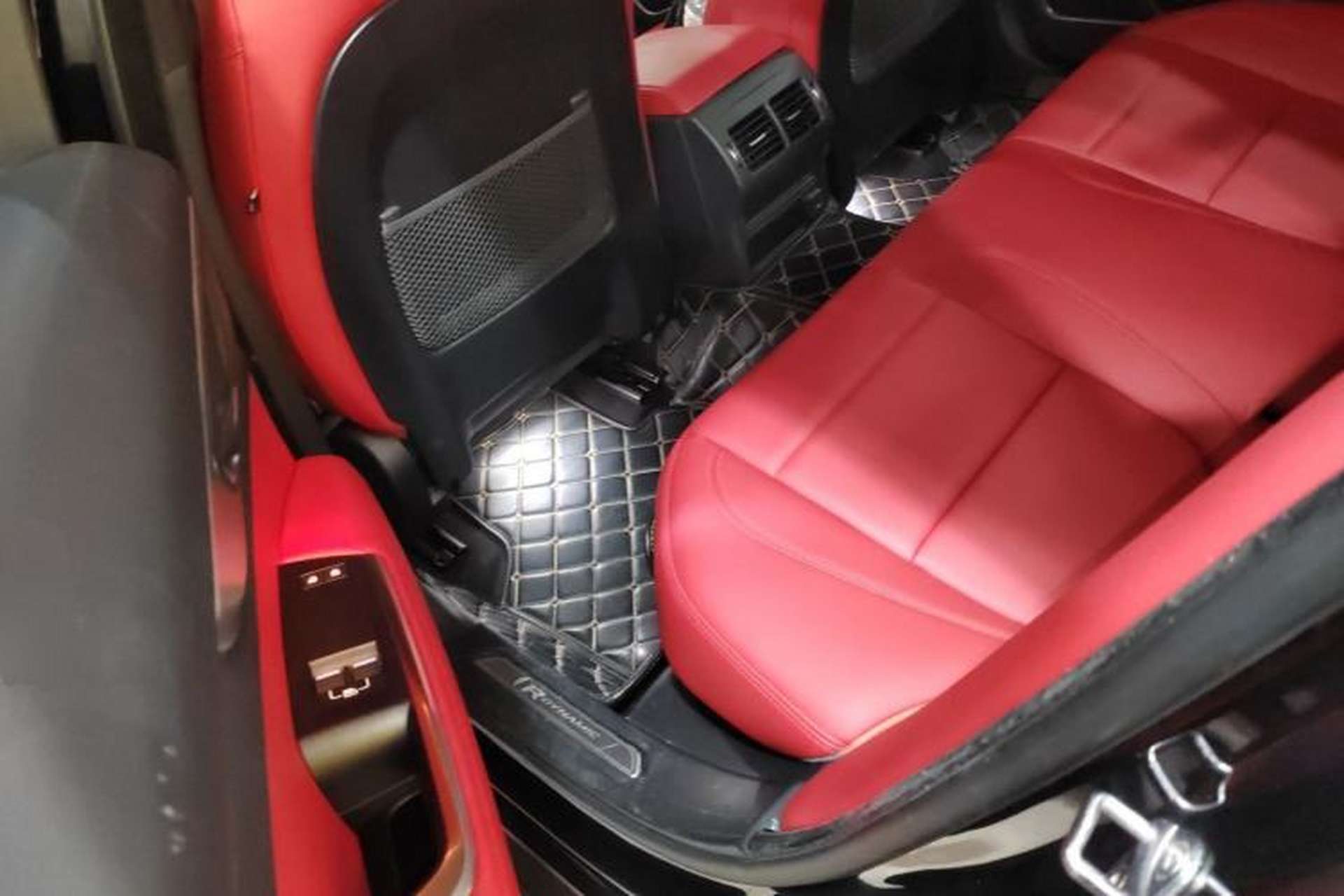 Used Jaguar XEL 2022 2.0T 250 PS R-DYNAMIC S Advanced Sport Edition Left Rear Seat