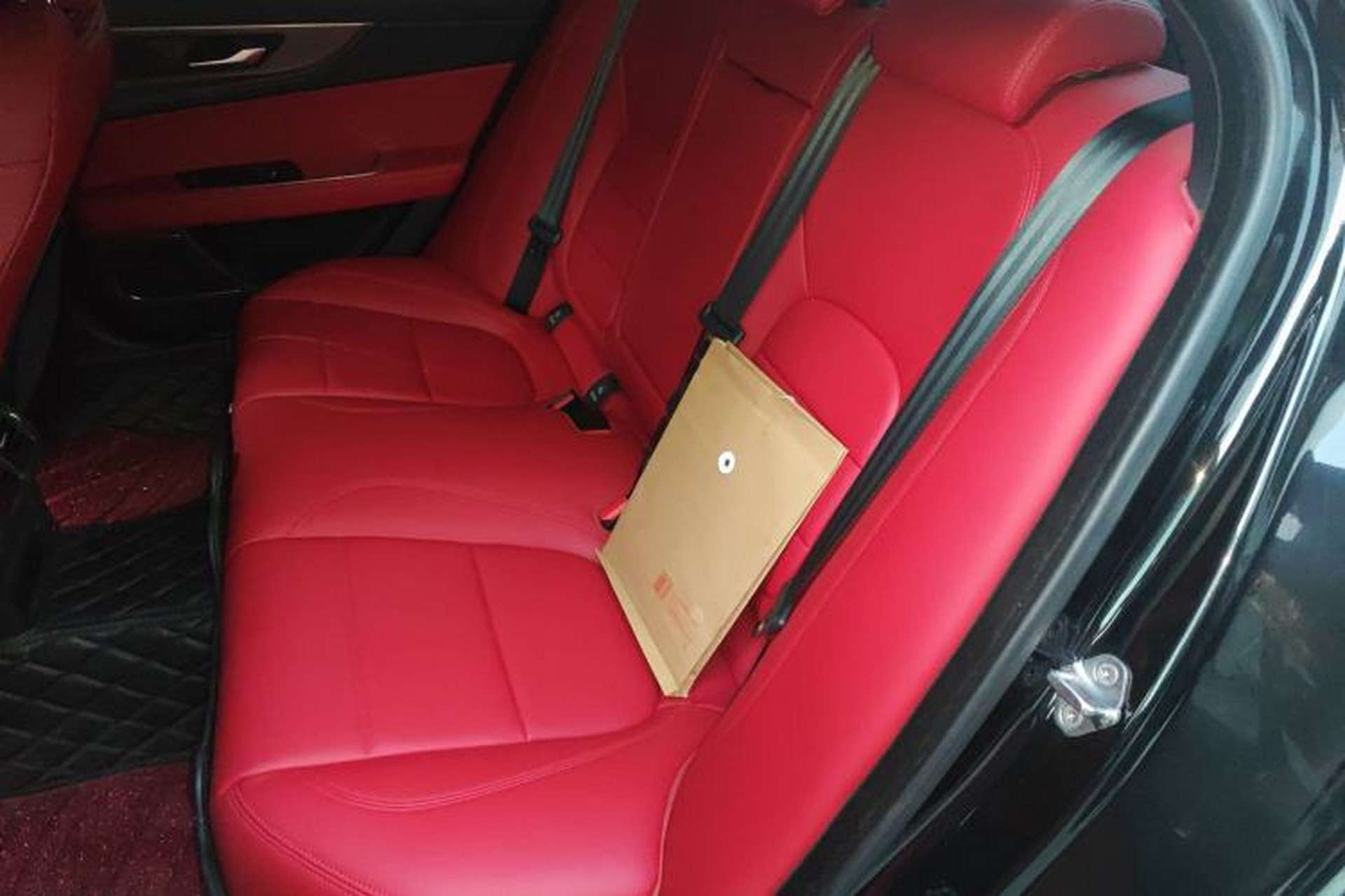 Used Jaguar XEL 2022 2.0T 250 PS R-DYNAMIC S Advanced Sport Edition Left Rear Seat