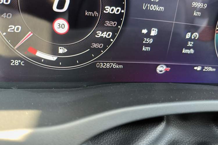Used Jaguar XEL 2022 2.0T 250 PS R-DYNAMIC S Advanced Sport Edition Odometer Close Up