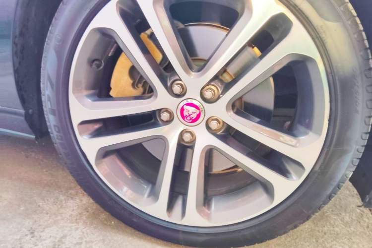 Used Jaguar XEL 2022 2.0T 250 PS R-DYNAMIC S Advanced Sport Edition Right Front Wheel Hub