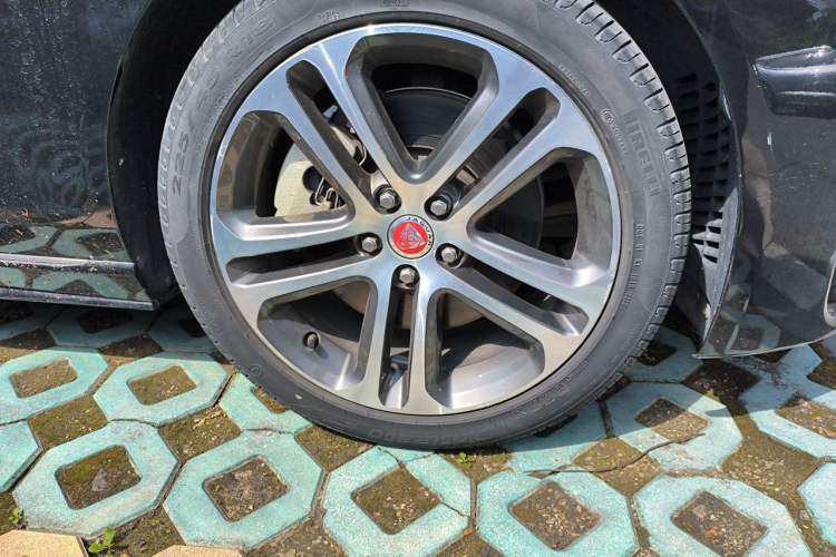 Used Jaguar XEL 2022 2.0T 250 PS R-DYNAMIC S Advanced Sport Edition Right Front Wheel Hub