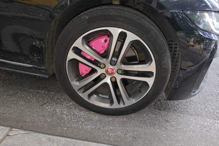 Used Jaguar XEL 2022 2.0T 250 PS R-DYNAMIC S Advanced Sport Edition Right Front Wheel Hub