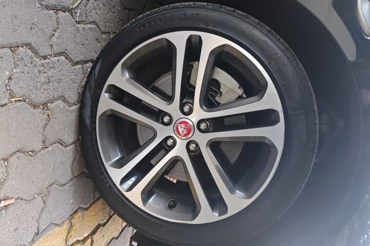 Used Jaguar XEL 2022 2.0T 250 PS R-DYNAMIC S Advanced Sport Edition Right Front Wheel Hub