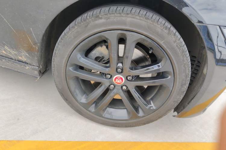 Used Jaguar XEL 2022 2.0T 250 PS R-DYNAMIC S Advanced Sport Edition Right Front Wheel Hub