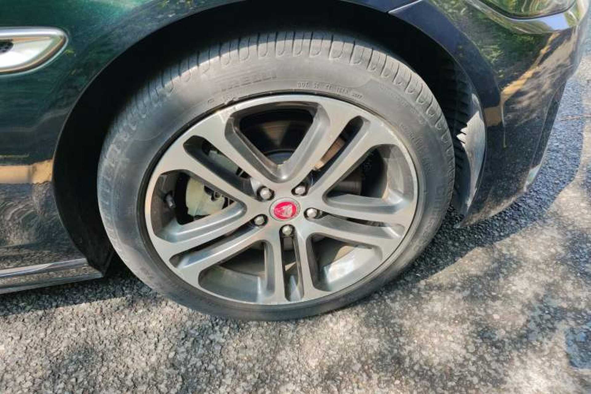 Used Jaguar XEL 2022 2.0T 250 PS R-DYNAMIC S Advanced Sport Edition Right Front Wheel Hub