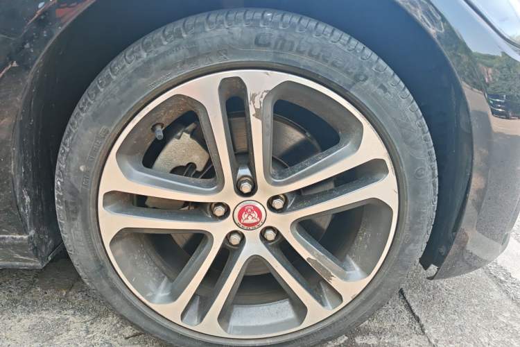 Used Jaguar XEL 2022 2.0T 250 PS R-DYNAMIC S Advanced Sport Edition Right Front Wheel Hub